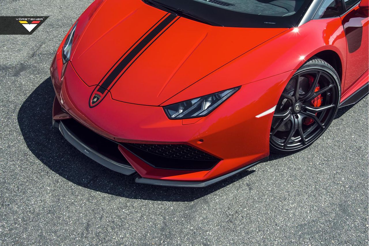 Vorsteiner minimalnie zmodyfikował pas przedni. Poprawki są bardzo subtelne, dzięki czemu Lamborghini Huracán nie stracił swojego charakteru i zachował włoski styl.