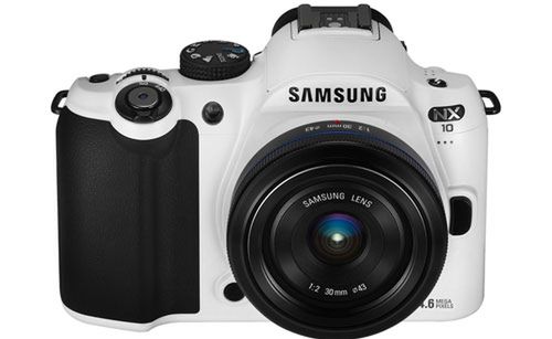 Samsung NX100 we wrześniu?