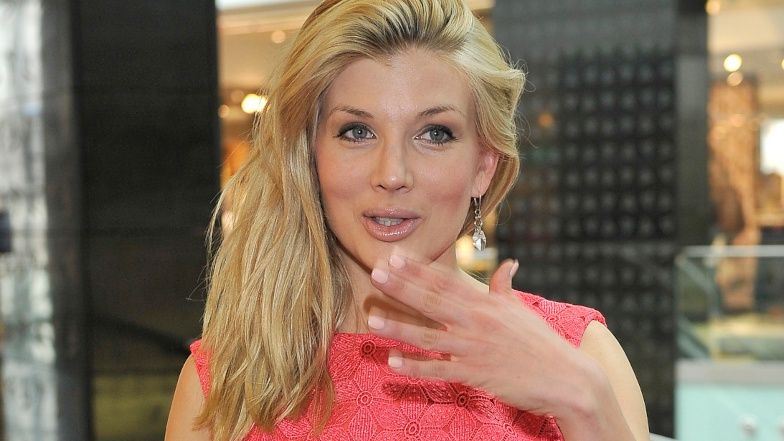 Izabella Łukomska-Pyżalska z szóstką dzieci składają świąteczne życzenia