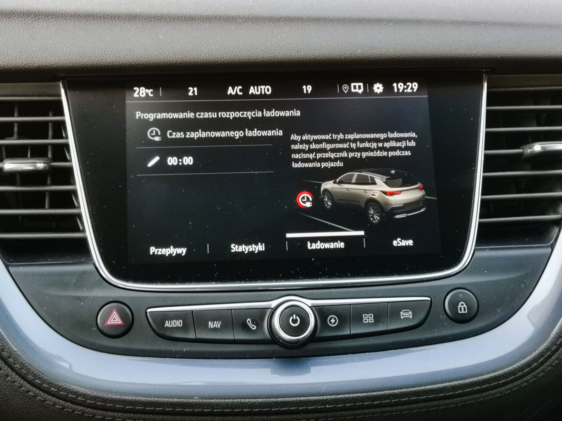 Opel Grandland X Hybrid4: Napęd hybrydowy, system odzyskiwania energii oraz wsparcie kierowcy 6