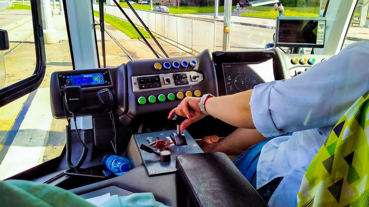Tyle zarabiają motorniczy. Od tego zależy ich pensja