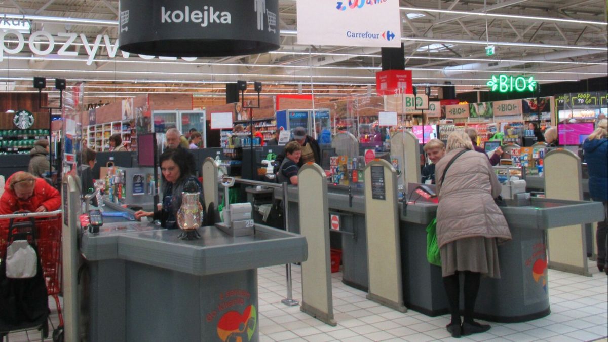 Zabraknie rąk do pracy w niedziele handlowe w grudniu? Oto obawy