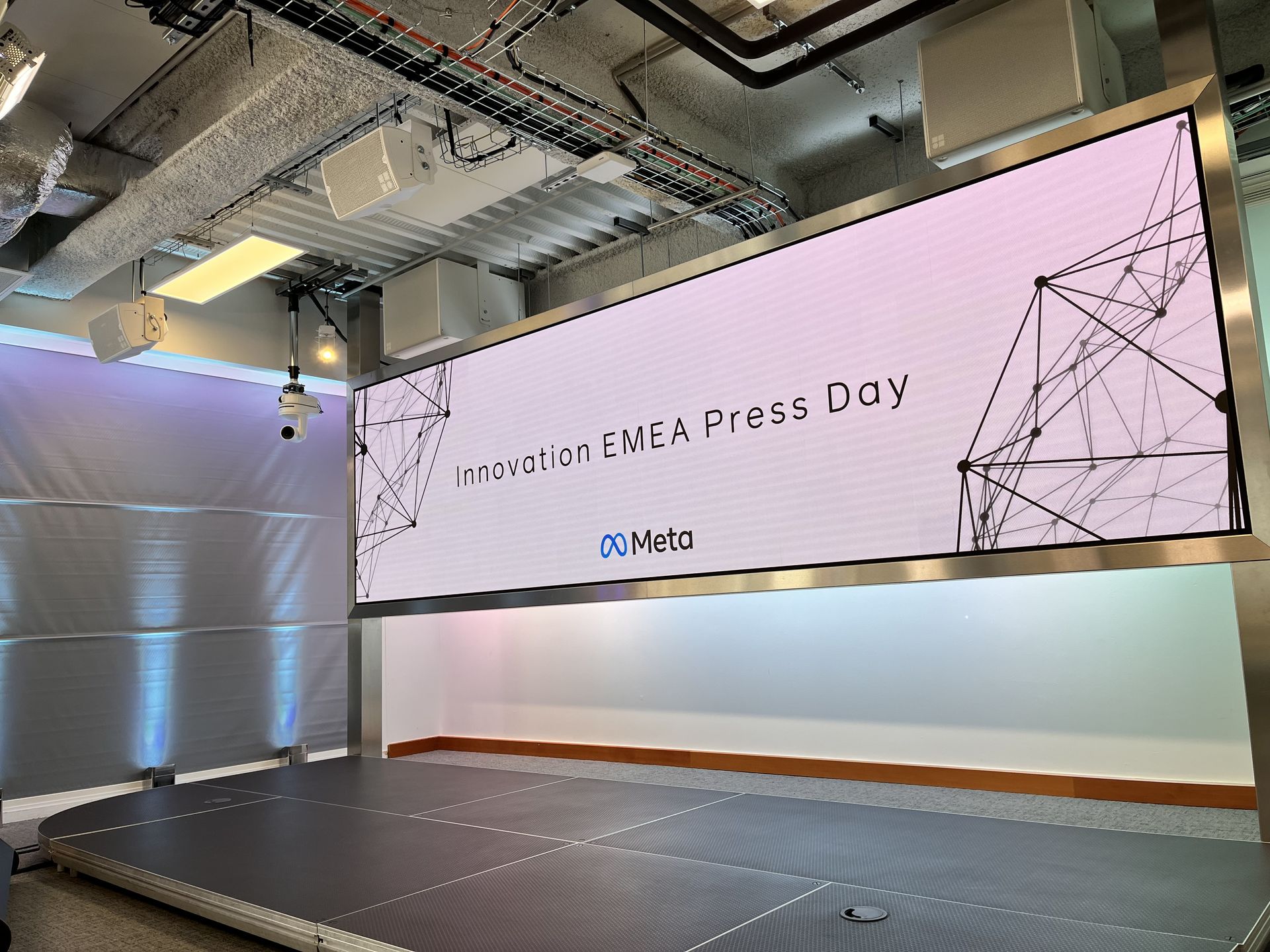 Podczas spotkania prasowego w FAIR Meta (Paryż) dyskutowano na temat AI. W wydarzeniu wzięło udział 30 dziennikarzy z całego świata.