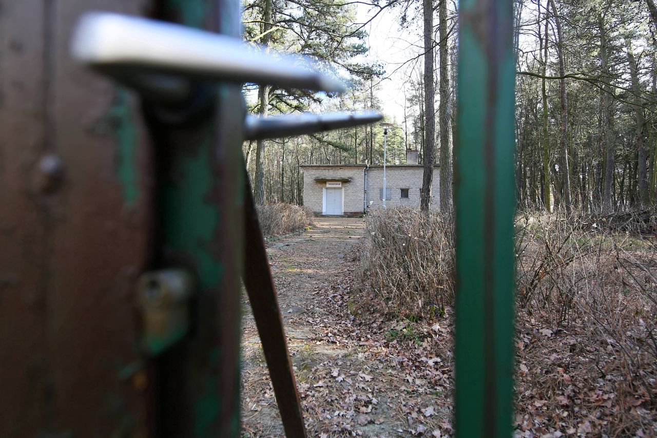 Koronawirus w Polsce. Brakuje miejsc w chłodniach, oczekiwanie na pogrzeb wydłuża się. Zdjęcie ilustracyjne - prosektorium przy Wojewódzkim Szpitalu Chorób Płuc i Gruźlicy w Wolicy k. Kalisza