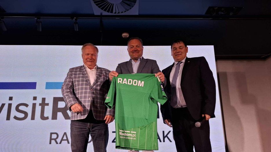 Spotkanie Radomiaka Radom ze sponsorami. Na zdjęciu z prezydentem Radomia Radosławem Witkowskim