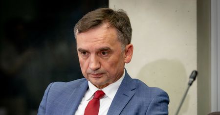 Chcą postawić Ziobrę przed Trybunałem Stanu. Dwa kluby zbierają podpisy
