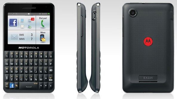 Motorola Motokey Social - facebookowy telefon Motoroli 1