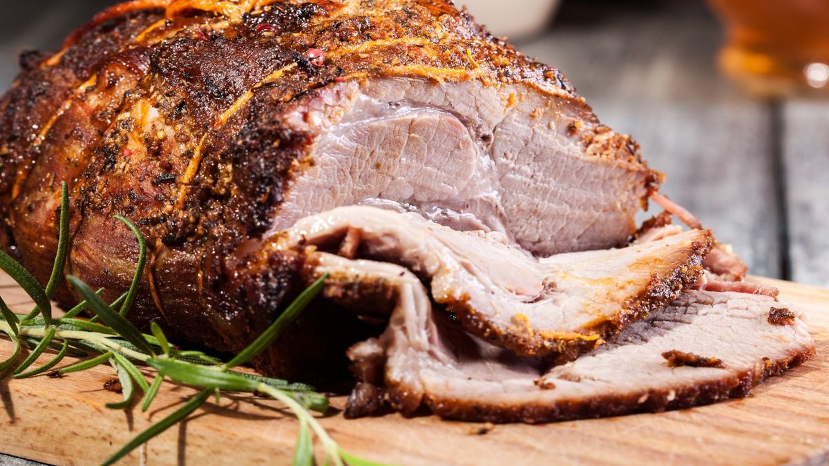 W jakiej temperaturze piec karkówkę?