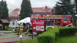 Pożar restauracji w Sycewicach. Akcję utrudnia duże zadymienie