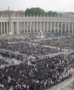 Tłumy w Watykanie. Więcej niż na pogrzebie Benedykta