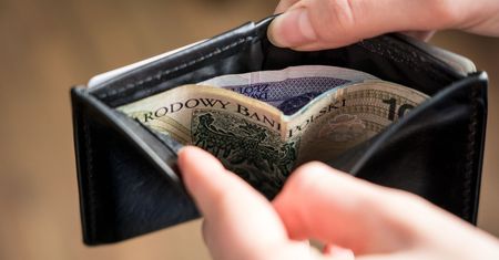 Ruszyły wypłaty renty wdowiej. Dużo decyzji odmownych