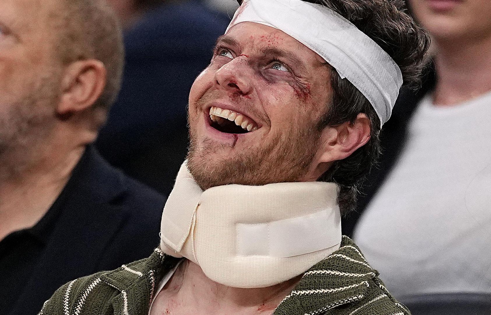 Krew, gips i bandaże. O co chodzi aktorowi?