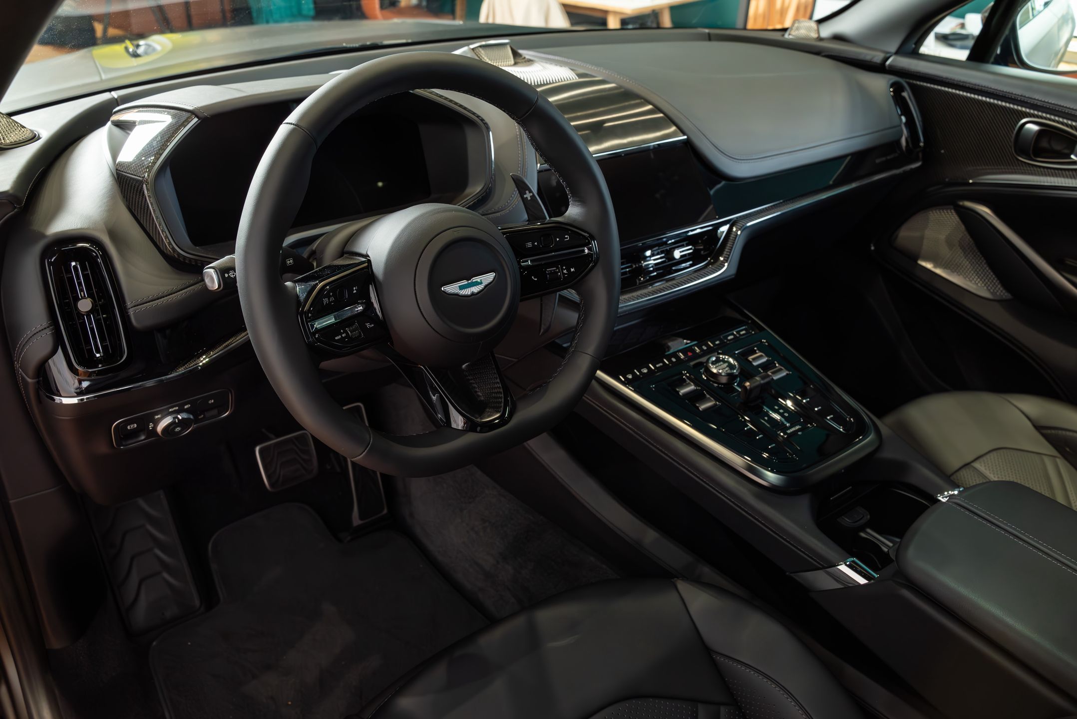 Aston Martin DBX S