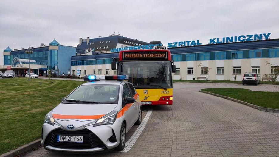 Koronawirus w Polsce. Specjalne połączenia dla medyków we Wrocławiu. Łatwiej dotrą do szpitala