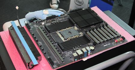 Gigabyte prezentuje płytę pod Intel Cascade Lake-X - producent nie pożałował na zasilaniu