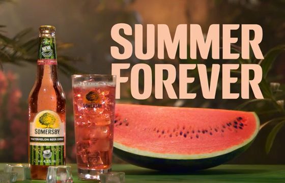 Napój piwny Somersby reklamowany w wersji arbuzowej (wideo)