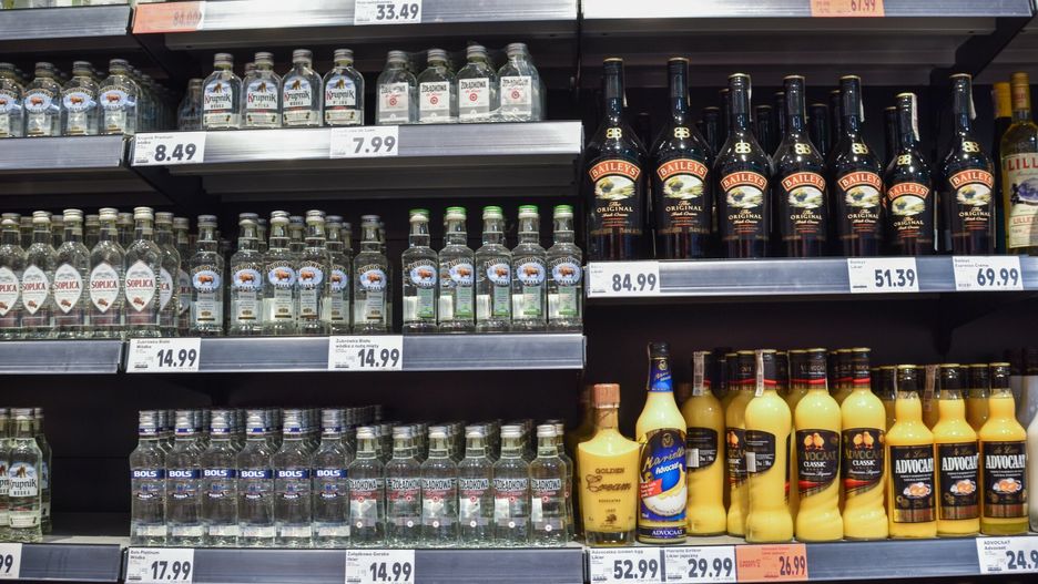 East News archiwum 2024
Fot. Bartlomiej Magierowski/East News. Wroclaw 17.11.2022. Supermarket Kaufland przy ulicy Dlugosza. Postepujaca inflacja i wysokie ceny w sklepach. N/z: regaly z alkoholem - wodki, likery i nalewki.
Bartlomiej Magierowski
