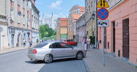 Mieszkańcy i przedsiębiorcy kontra urzędnicy. Ratusz odda miejsca parkingowe na ul. Kowalskiej