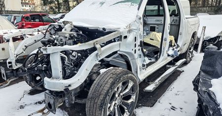 Bezczelni złodzieje. Myśleli, że najciemniej pod latarnią
