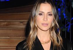 Czułości przy basenie. Sara Boruc w objęciach męża