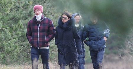 Lewandowscy spacerują wokół swojej willi na Mazurach (ZDJĘCIA)