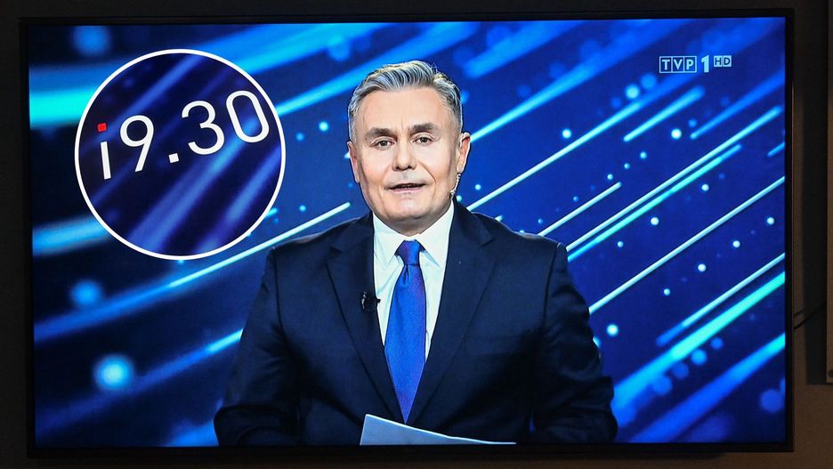 Pierwsze wydanie programu "19:30" poprowadził Marek Czyż