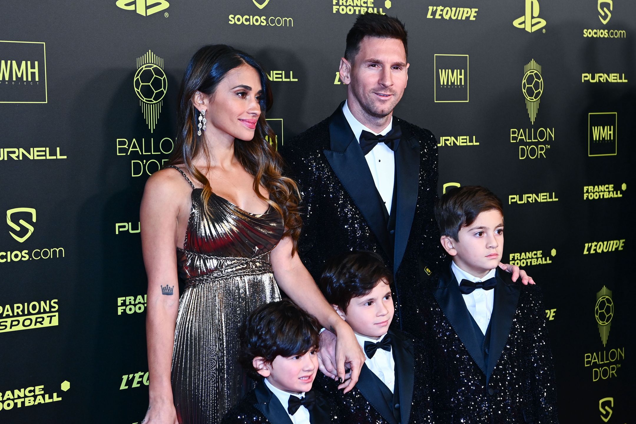 Lionel Messi z rodziną na czerwonym dywanie