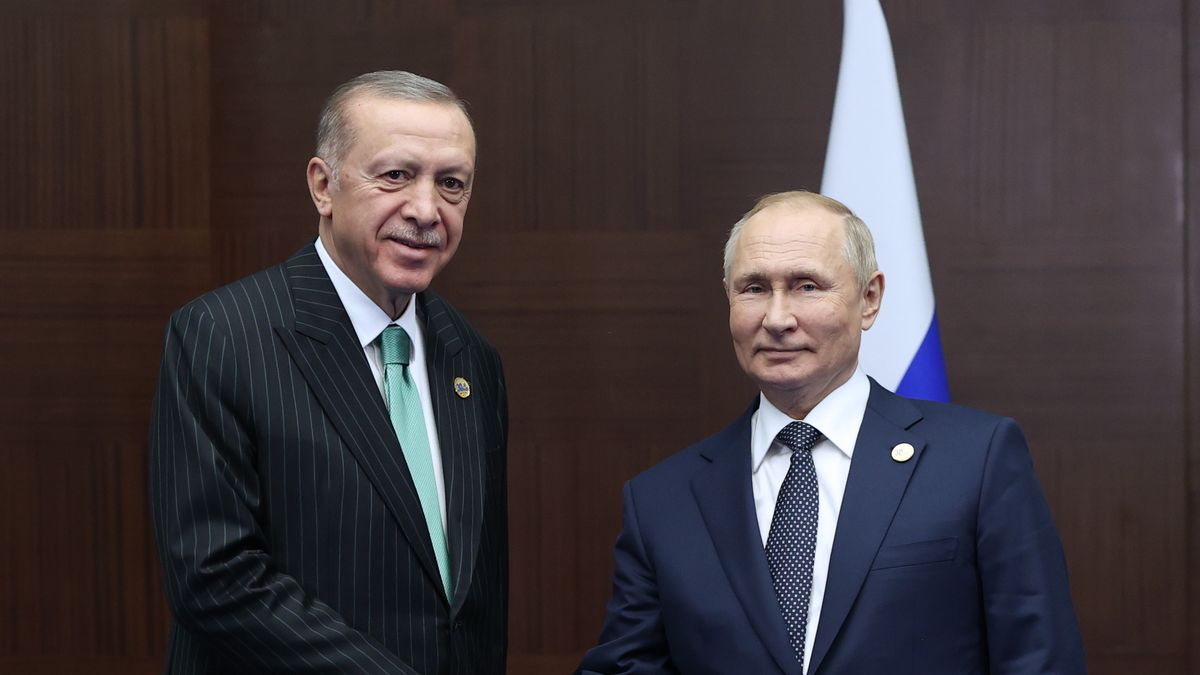 ASTANA, KAZAKHSTAN - OCTOBER 13: Turkish President, Recep Tayyip Erdogan (L) meets Russian President Vladimir Putin (R) on the sidelines of the Conference on Interaction and Confidence Building Measures in Asia (CICA) in Astana, Kazakhstan on October 13, 2022. (Photo by Murat Kula/Anadolu Agency via Getty Images)