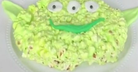 Dzieciaki oszaleją. Przepis na popcorn a'la Mały Zielony Człowiek z Pixara