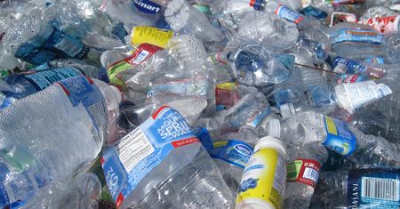 System kaucyjny przyjęty. Butelki plastikowe będą do zwrotu