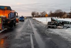 Śmiertelny wypadek. Auto zderzyło się z pługopiaskarką