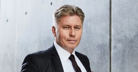 Niewiarygodne, na ile wycenili spacer z Matczakiem. Sam nie wierzy