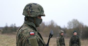 Polska spółka dostarczy więcej kamizelek kuloodpornych wojsku. Szczegóły są tajne