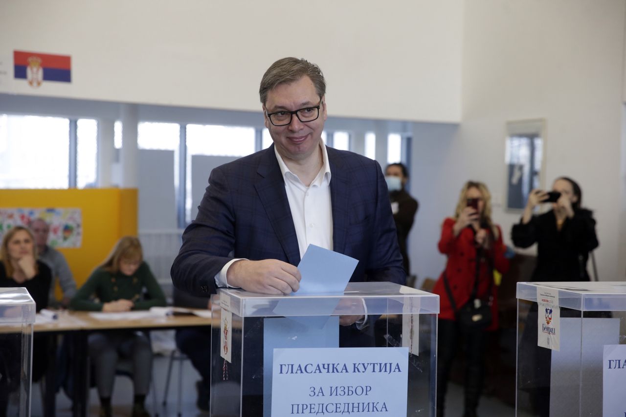 Wybory w Serbii wygrywa urzędujący prezydent. Chce wejść do UE i dobrze żyć z Rosją Putina