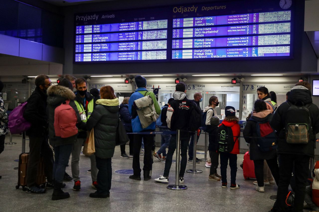 NIK zabiera głos w sprawie incydentów na kolei. Na fot. skutki awarii  systemów PKP, powodujące opóźnienia pociągów.