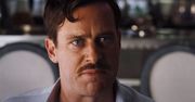 "Śmierć na Nilu". Nie mogli go wyciąć z filmu. "Kanibal" Armie Hammer zagrał siebie