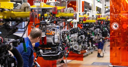 Fala zwolnień zalewa branżę motoryzacyjną. Jest gorzej niż w pandemii