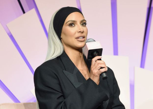 Kim Kardashian POSZŁA NA STUDIA! "Jest teraz w szkole prawniczej"