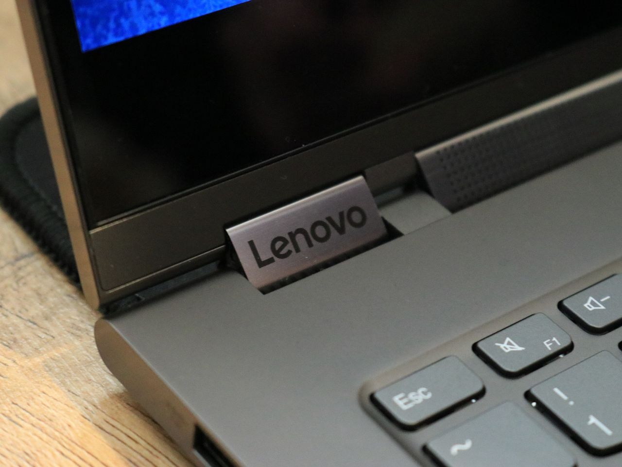 Lenovo Yoga C930 Glass – piękno, moc i pióro