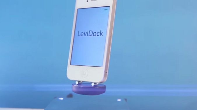 LeviDock. Tak, chcesz patrzeć na to, jak twój telefon lewituje w trakcie ładowania 1
