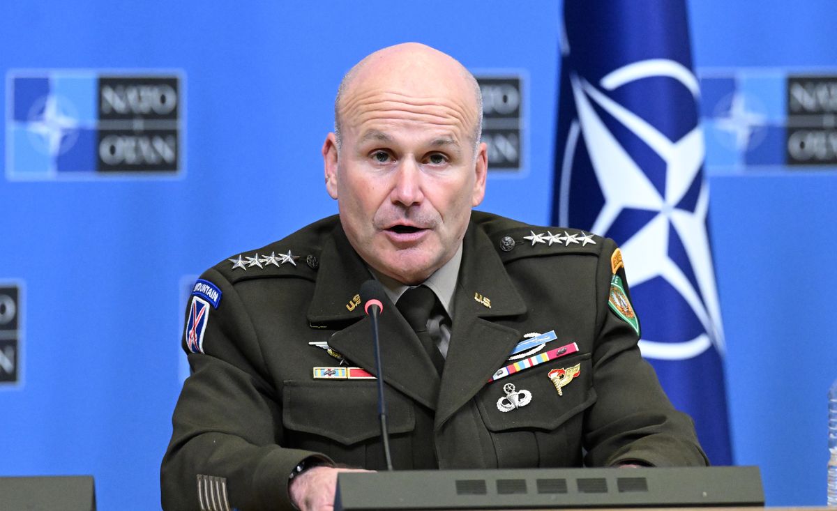 Gen. Christopher Cavoli podkreślił, że Rosja nie zamierza zatrzymać się na Ukrainie, a jej działania stanowią stałe zagrożenie dla bezpieczeństwa europejskiego