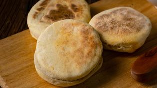 Moja babcia piekła takie na kuchni kaflowej. Ja robię na patelni, ale też są przepyszne