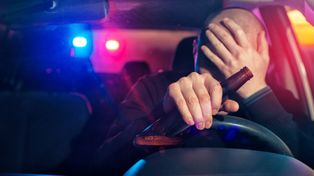 Pijanego kierowcę motoroweru zatrzymali policjanci z Kozienic. Jechał mimo sądowych zakazów, teraz dostał wyrok więzienia i wysoką grzywnę
