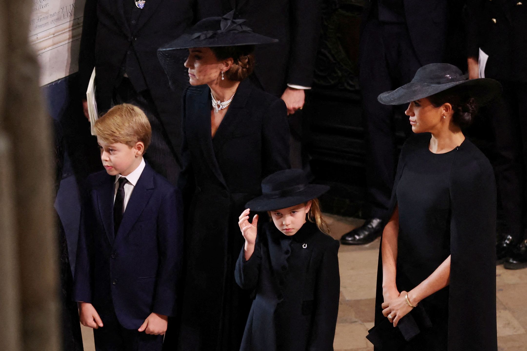 Księżna Kate z dziećmi oraz Meghan Markle na pogrzebie Elżbiety II