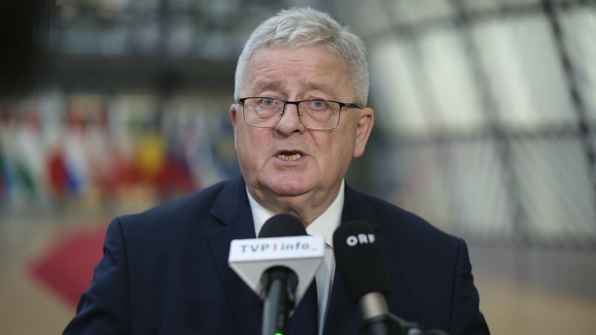 Reporter archiwum 2024 12
Polish Minister of Agriculture and Rural Development Czeslaw Adam Siekierski is talking to media prior the start of an EU Agriculture and fisheries Minister Council in the Europa, the EU Council headquarter on December 9, 2024 in Brussels, Belgium. The Council will aim to reach a political agreement on two Commission proposals on fishing opportunities. These are the proposal covering fishing opportunities in the Atlantic and the North Sea for 2025 and, in the case of some stocks, also for 2026, and the proposal on fishing opportunities for 2025 in the Mediterranean and the Black Seas. Fot: Thierry Monasse/REPORTER
Thierry Monasse/REPORTER