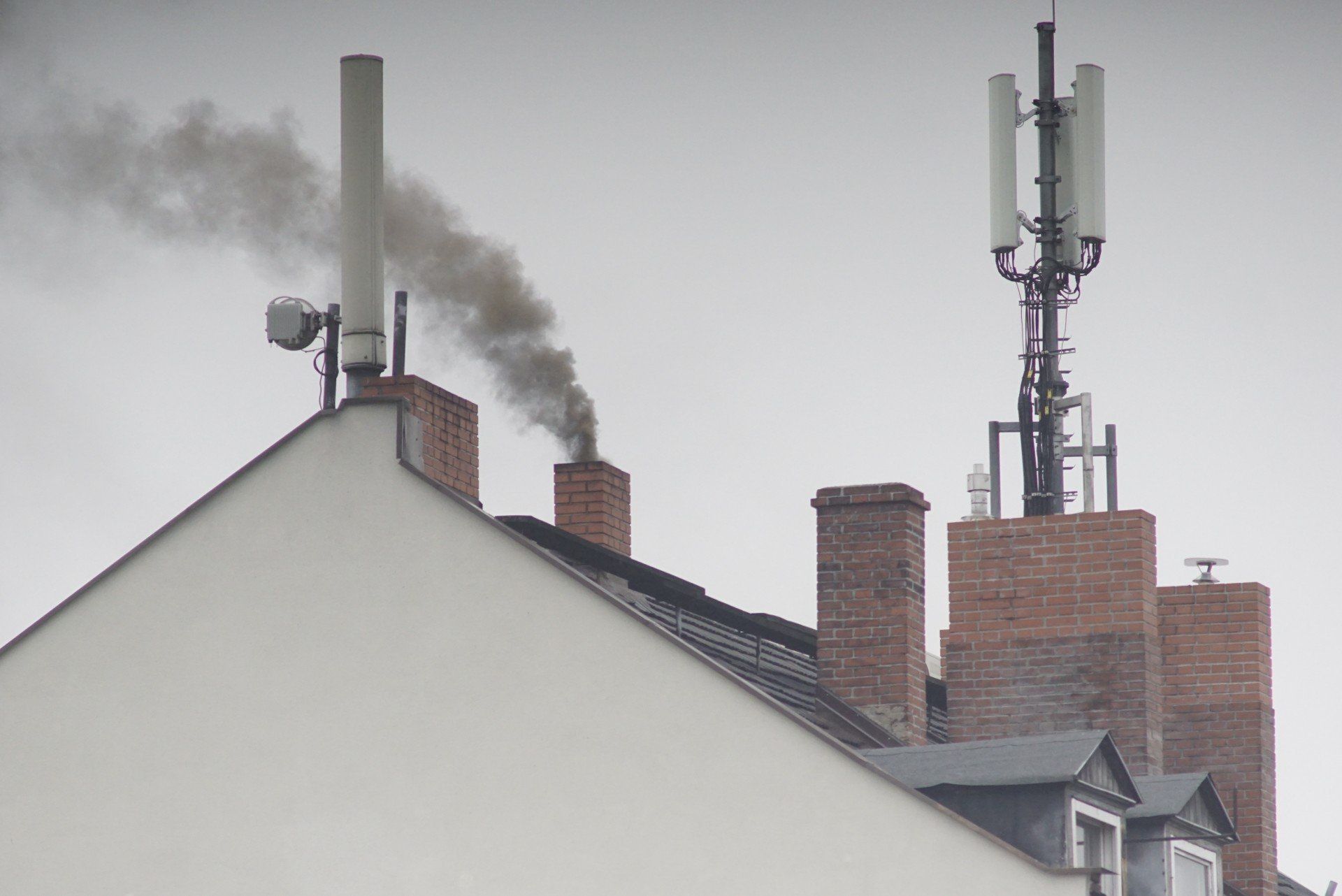 Sezon grzewczy sprzyja powstawaniu szkodliwego smogu.