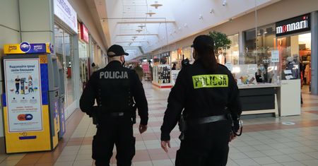 Koronawirus w Polsce. Dodatkowe obostrzenia w dwóch regionach. Zmiany od poniedziałku