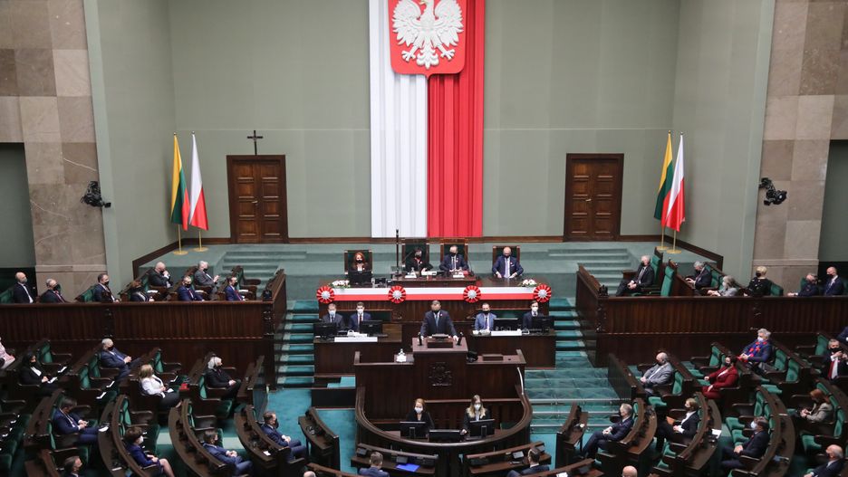 Warszawa, 03.05.2021. Narodowe Święto Konstytucji Trzeciego Maja. Uroczyste posiedzenie Izb Sejmu i Senatu Rzeczypospolitej Polskiej oraz Sejmu Republiki Litewskiej w budynku polskiego parlamentu w Warszawie, 3 bm. Trwają obchody związane z 230. rocznicą uchwalenia Konstytucji 3 Maja. (amb) PAP/Wojciech Olkuśnik