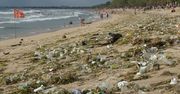 "Śmieciowy" problem na Bali powrócił. Tony plastiku na popularnych plażach
