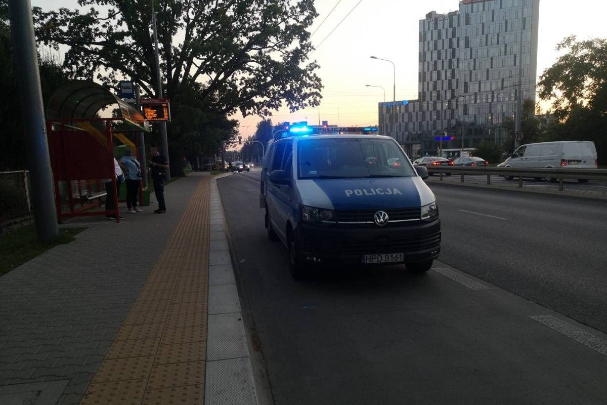 Policjanci zatrzymali agresywnego pasażera, który szarpał się z kontrolerem biletów